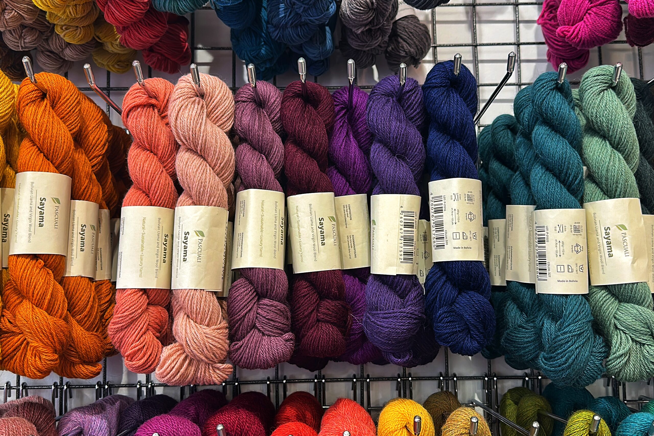 Pelotes laine couleurs arc-en-ciel - cours tricot gratuit Woolschool